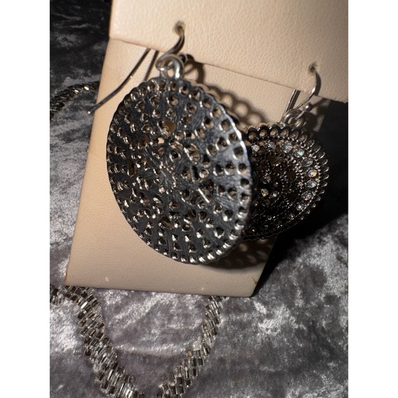 Round Filigree Mandala Sparkle Dangle Earrings Silver Tone Rhinestones - Picture 5 of 5